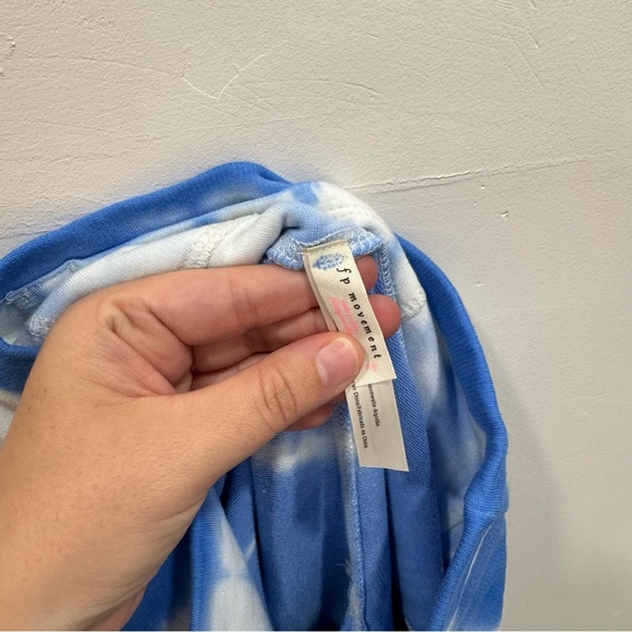 Free People Movement Tie Dye Essentia Legging Blue Small Loungewear Casual Comfy - Picture 7 of 8